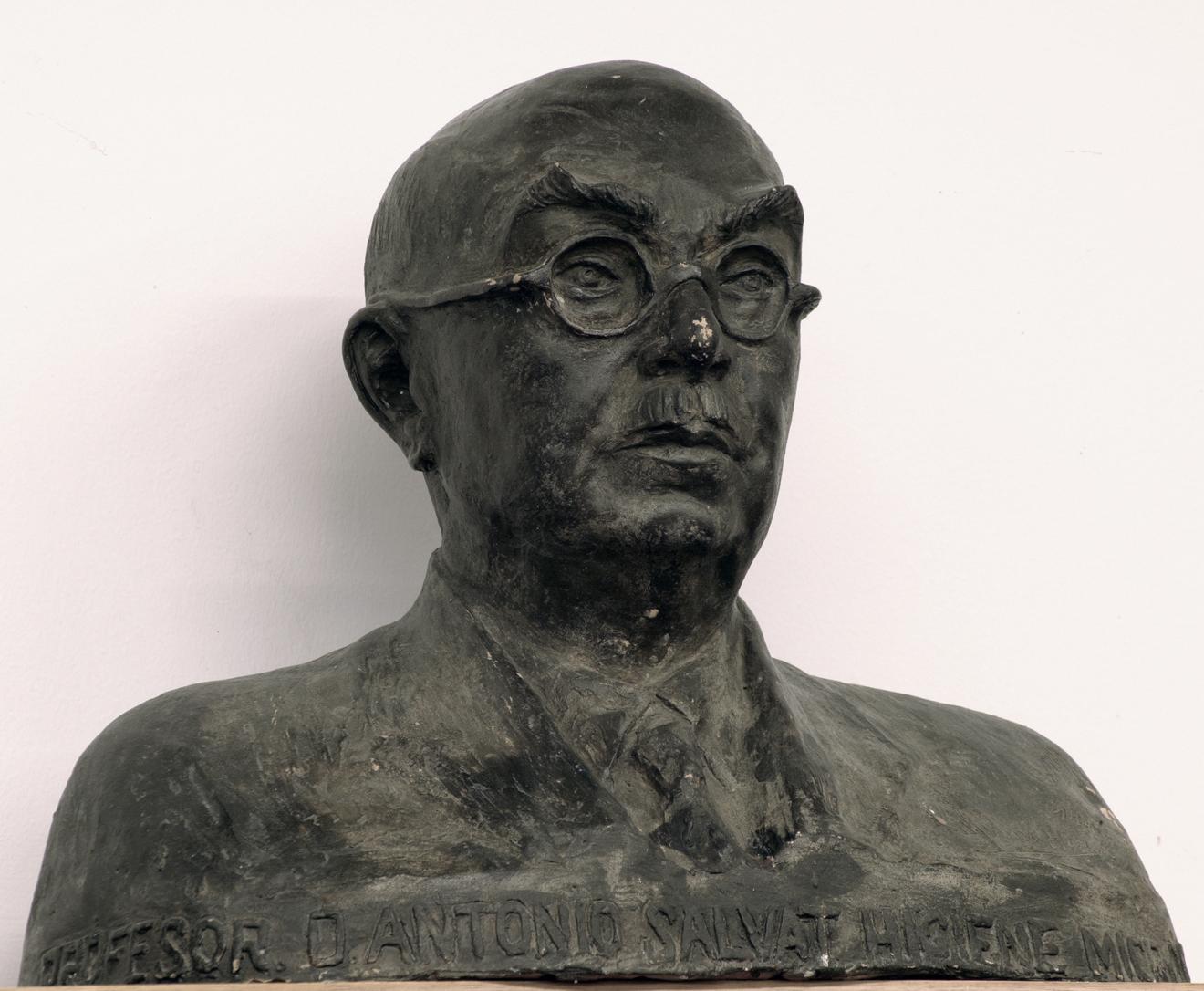 Busto de Antonio Salvat Navarro