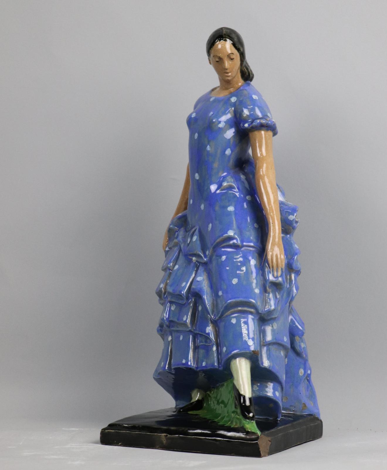 Gitana con vestido azul