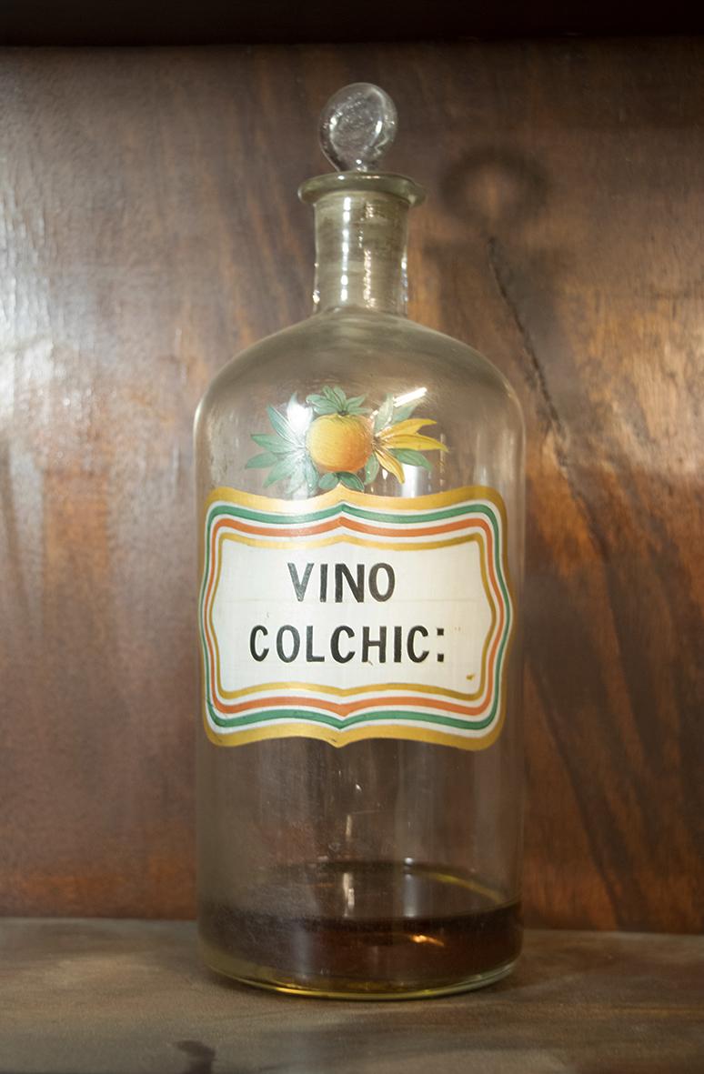 Frasco de vidrio de vino cólchico