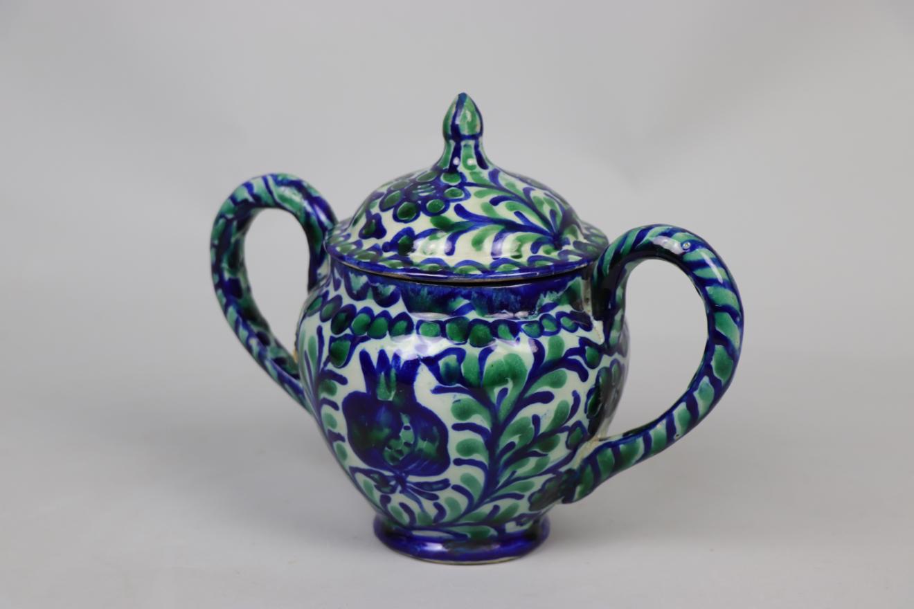 Azucarero de cerámica granadina blanco con decoración verde y azul