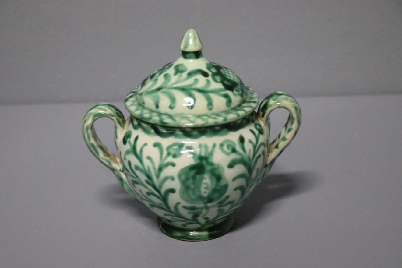 Azucarero de cerámica granadina blanco con decoración verde 