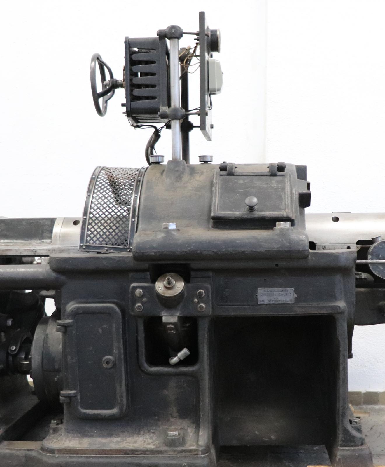 Máquina para repasado y ajuste de los moldes o "tejas"