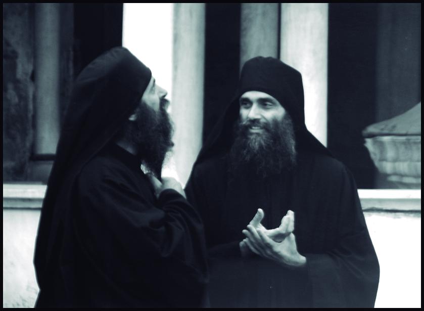 Conversación entre monjes. Monasterio de Vatopediu. Viaje al Monte Athos 