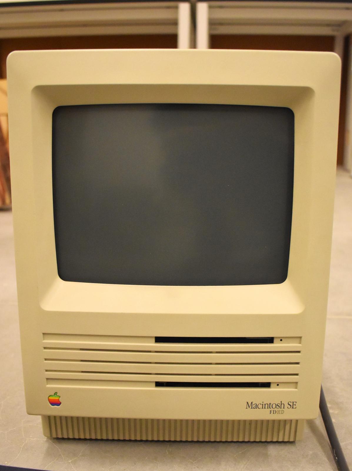 imagen frontal de un ordenador