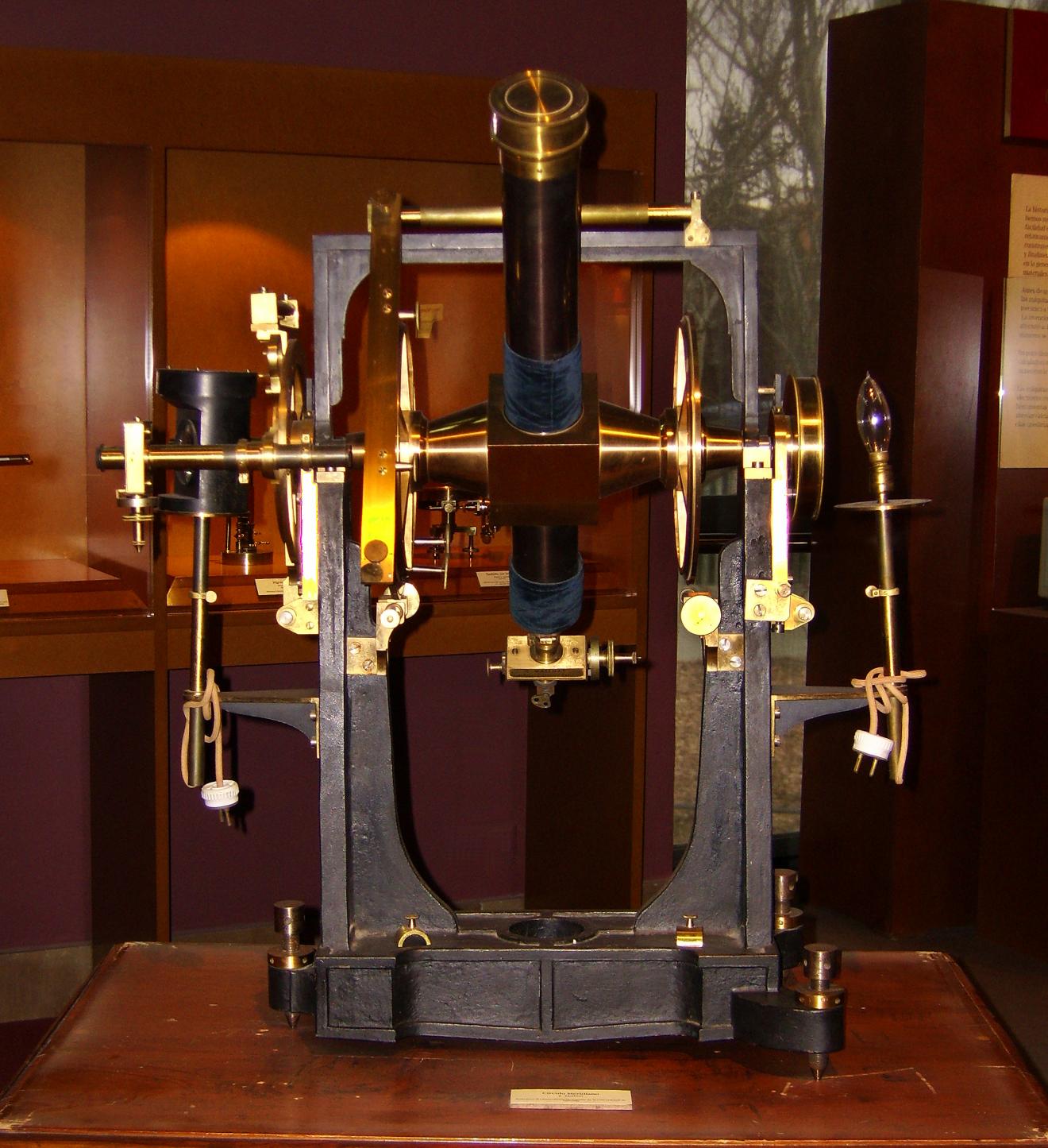 Círculo meridiano. Instrumento astronómico
