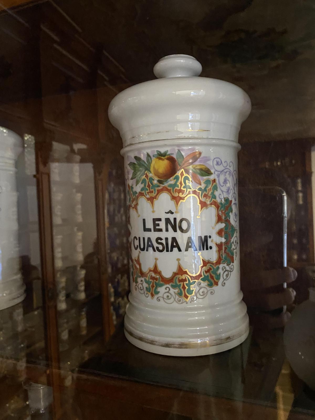 Albarelo de Leño Cuasia Amara