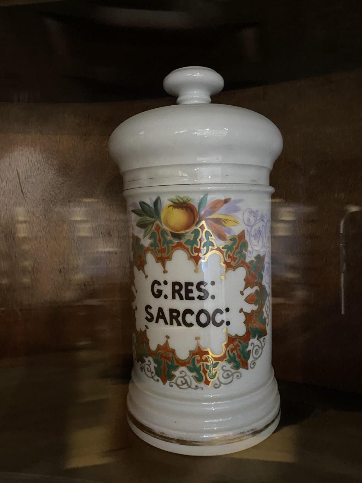 Albarelo de G: Res: Sarcoc: