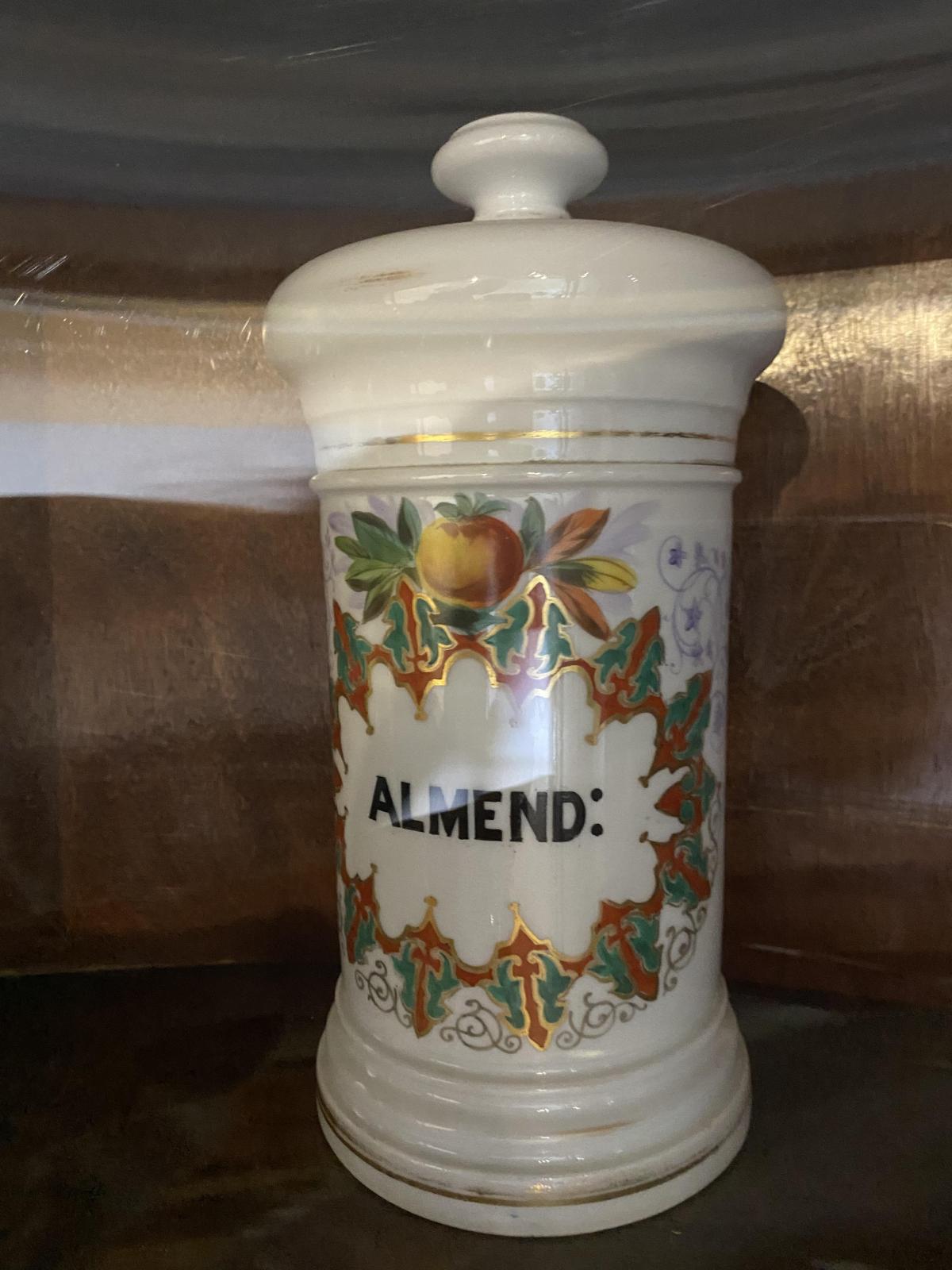 Albarelo de Almendra