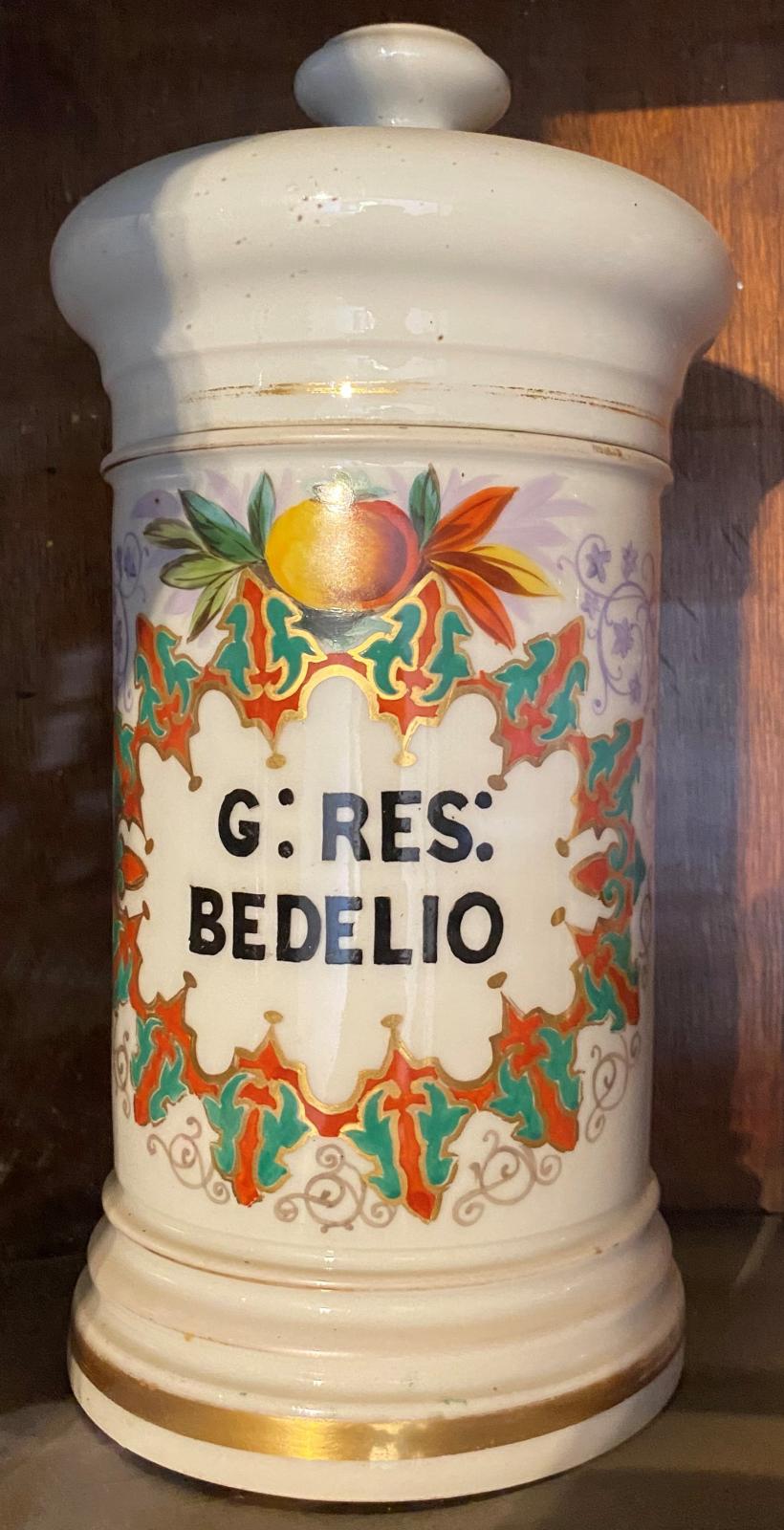 Albarelo de porcelana para G: Res: Bedelio