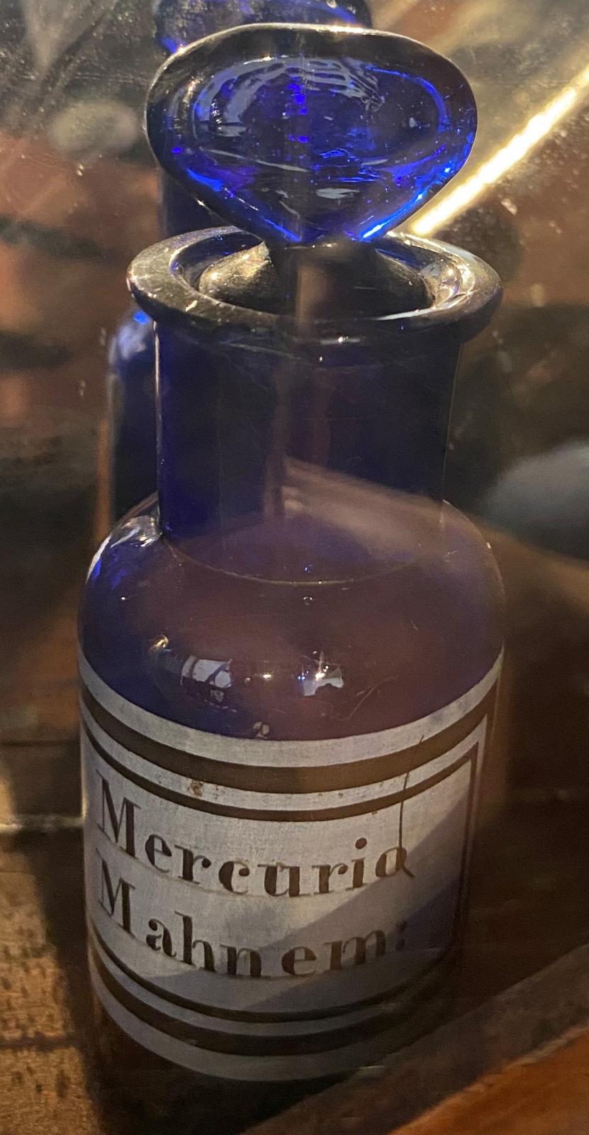 Frasco de vidrio pequeño azul de mercurio mahem: