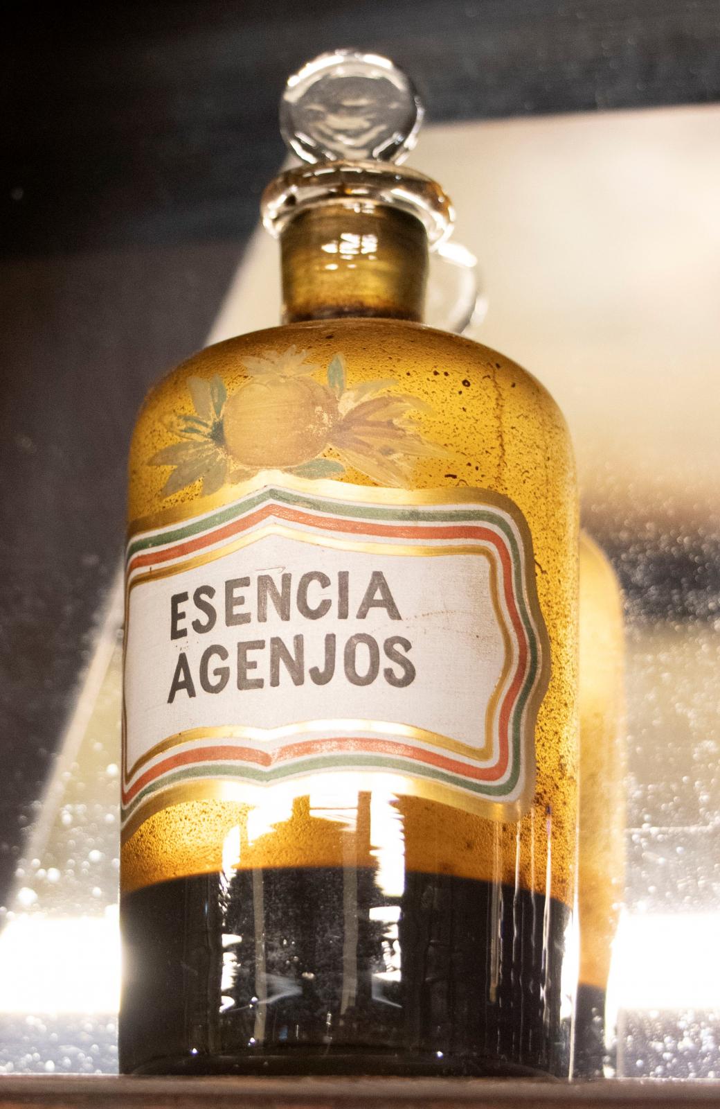 Frasco de vidrio pequeño de Esencia Agenjos