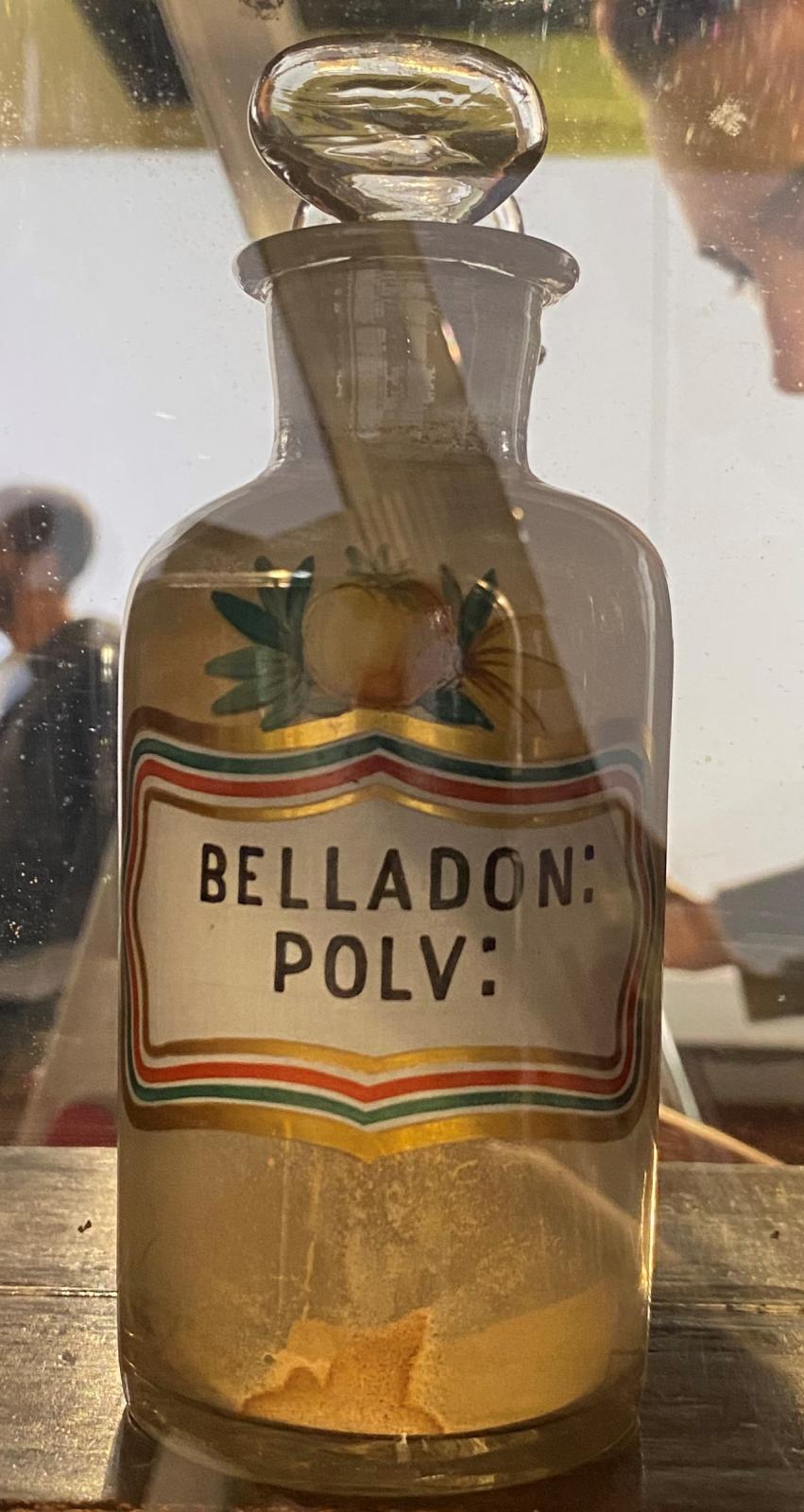 Frasco de vidrio pequeño de Belladona en Polvo