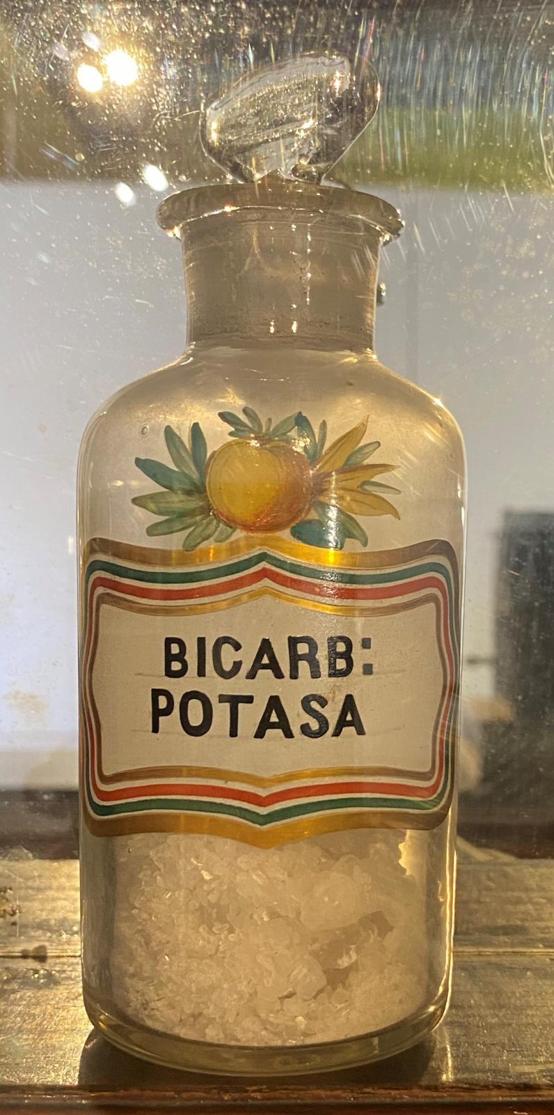 Frasco de vidrio pequeño de Bicarbonato Potasa
