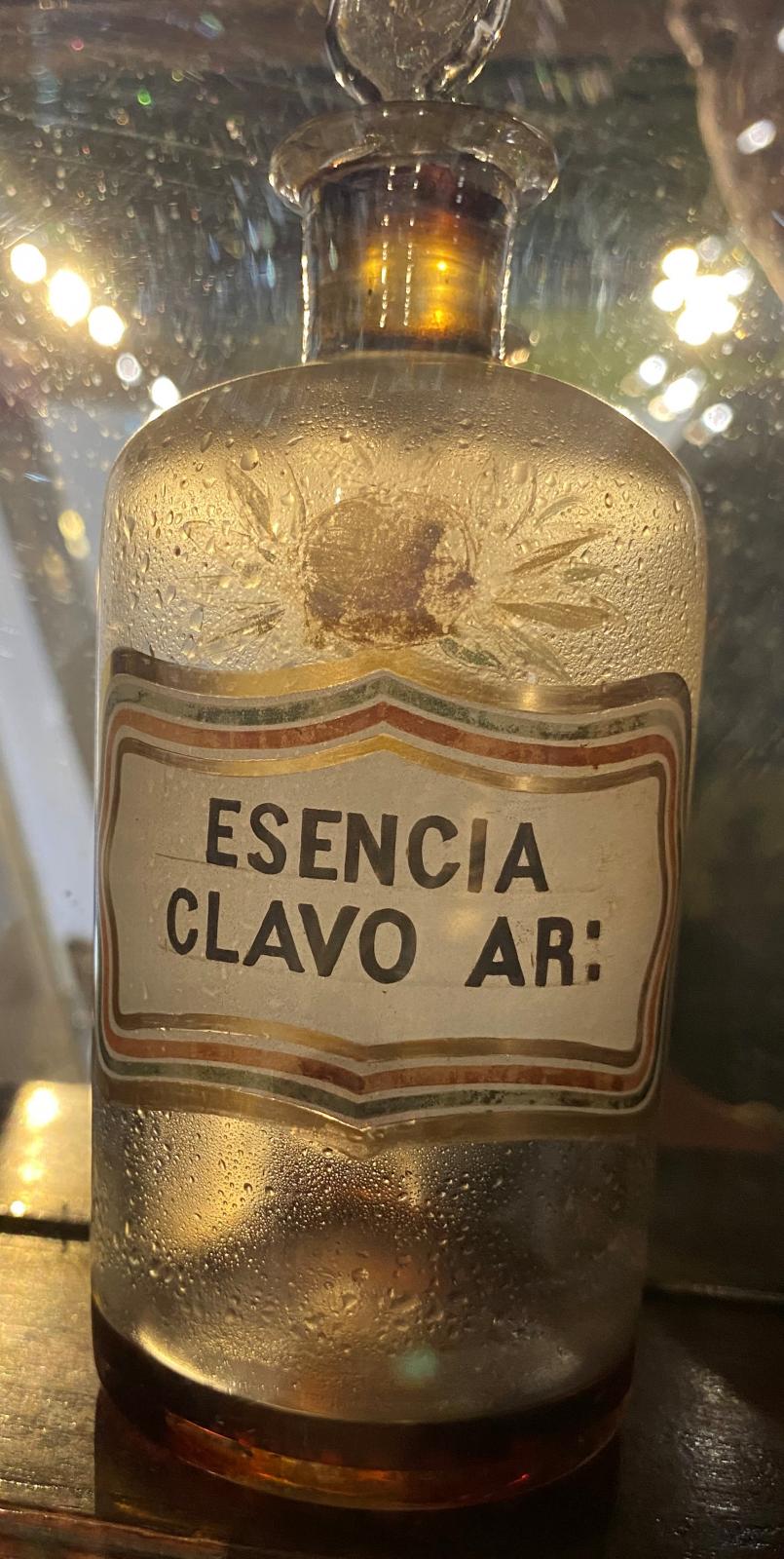 Frasco de vidrio pequeño de Esencia de Clavo AR: